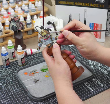 Paint with Kolinsky sable brushes and ergonomic miniature holder.