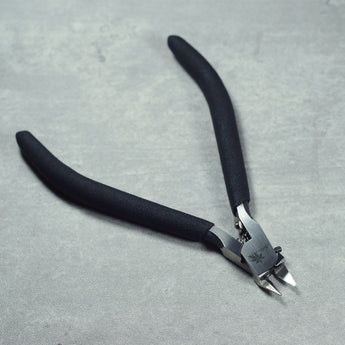 Single blade nippers.
