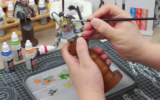 Paint with Kolinsky sable brushes and ergonomic miniature holder.