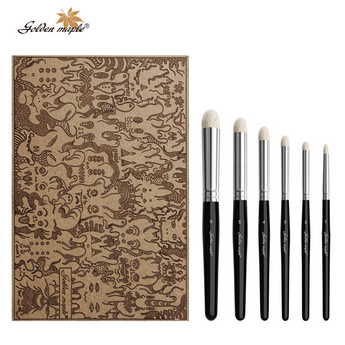 Drybrush palette and dry brushes.